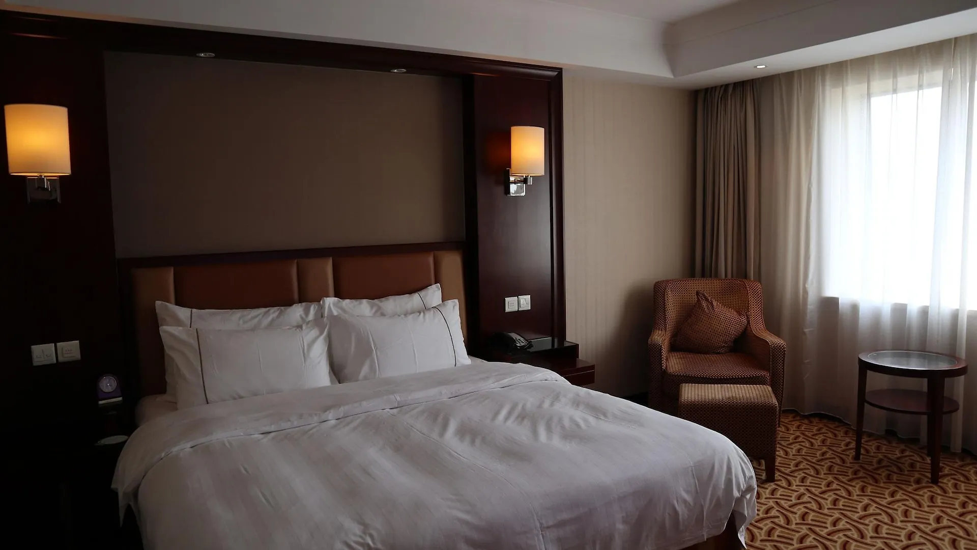 Jianguo Hotel Shanghai 4*,